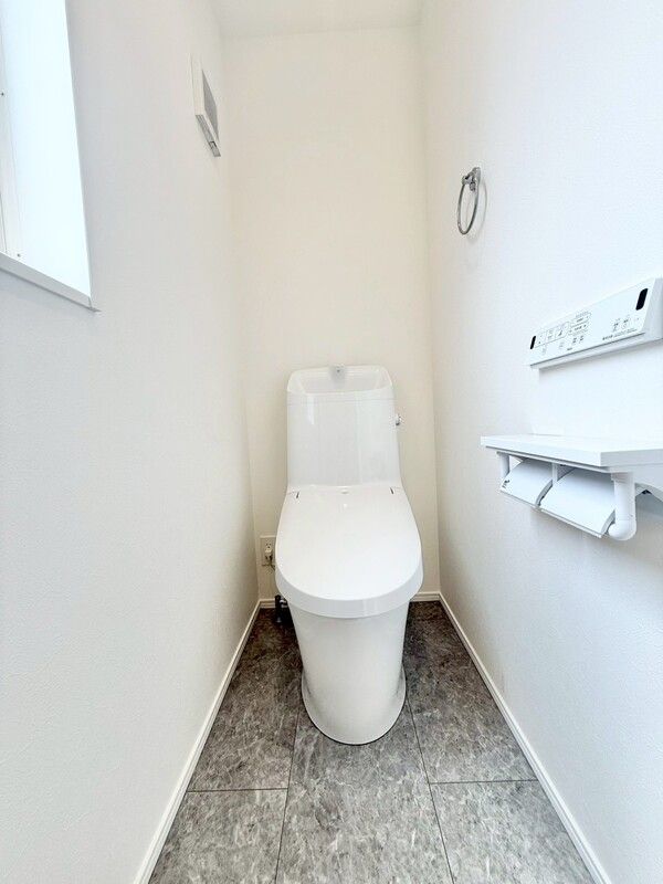 QLAZO鶴見区北寺尾戸建 1号棟のトイレ写真