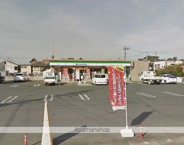 コンビニ　ファミリーマート（コンビニ）まで754m