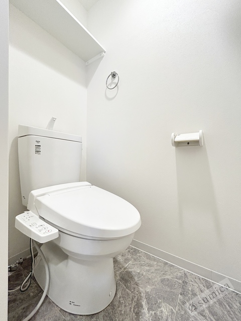 近鉄奈良線 今里駅 徒歩6分 9階建 築7年のトイレ写真