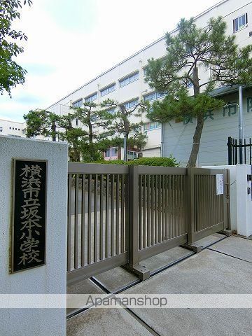 小学校　横浜市立坂本小学校（小学校）まで132m
