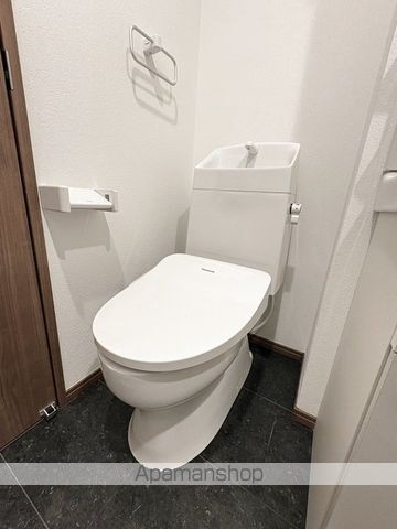 京急大師線 東門前駅 徒歩10分 3階建 築1年のトイレ写真
