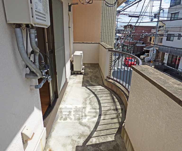 バルコニー　広々としたバルコニーです。