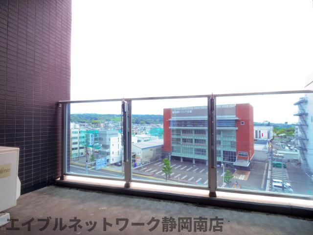 バルコニー　落ち着いた時間を過ごせるバルコニーです