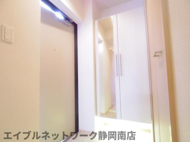 玄関　収納もある玄関です