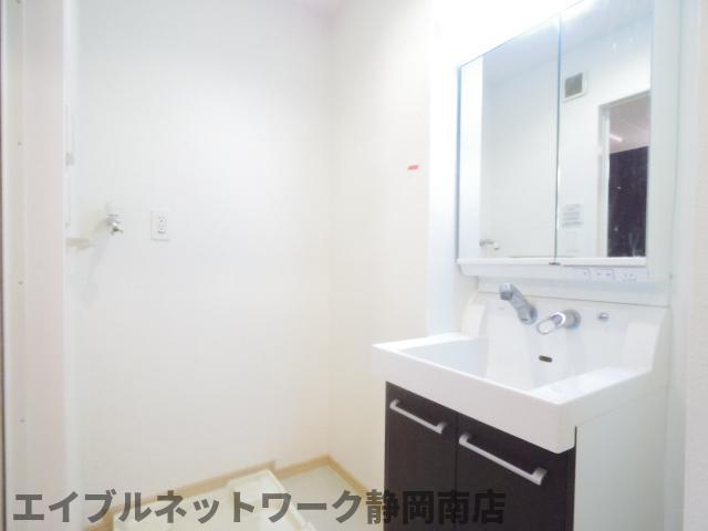 洗面設備　コンパクトで使いやすい洗面所