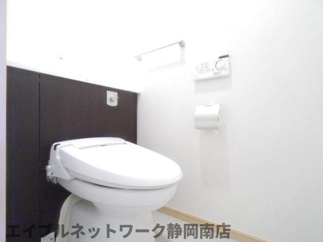 トイレ　清潔感のあるトイレです
