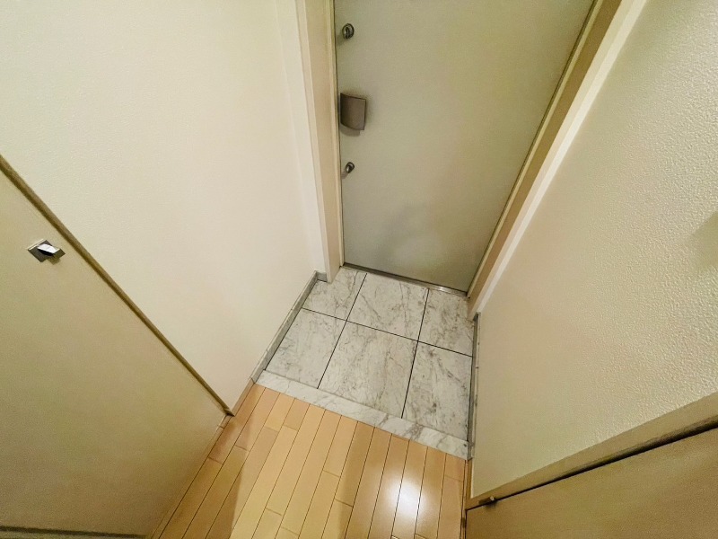 クリスタルグランツ京都高辻の玄関写真