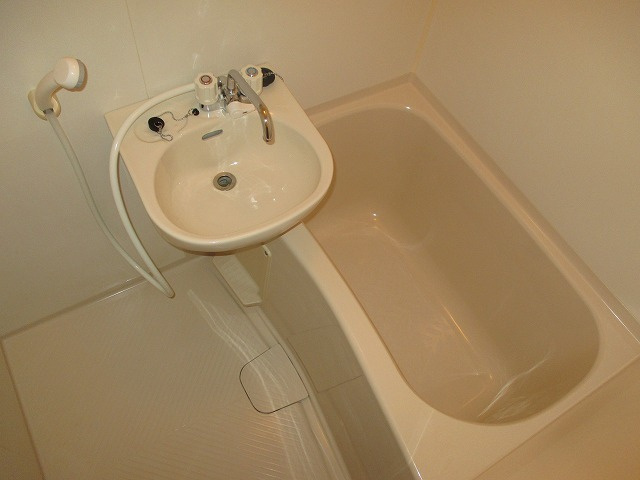 バス・シャワールーム　お風呂トイレ別なのでゆっくり浸かれます．．．
