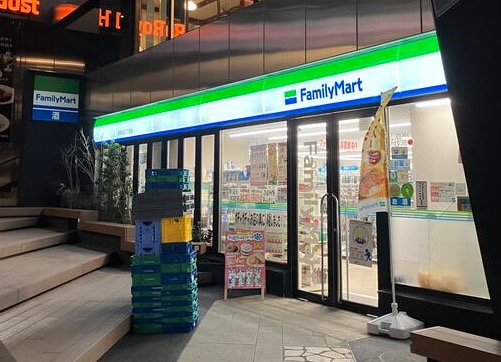 コンビニ　ファミリーマート神楽坂一丁目店（コンビニ）まで405m