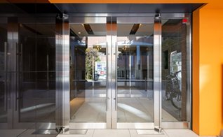 東京メトロ南北線 麻布十番駅 徒歩9分 8階建 築7年の外観写真