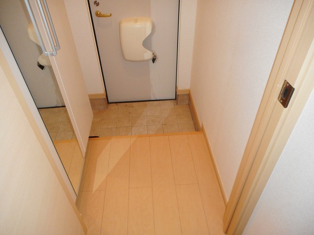 ＪＲ成田線 成田駅 徒歩22分 2階建 築16年の玄関写真