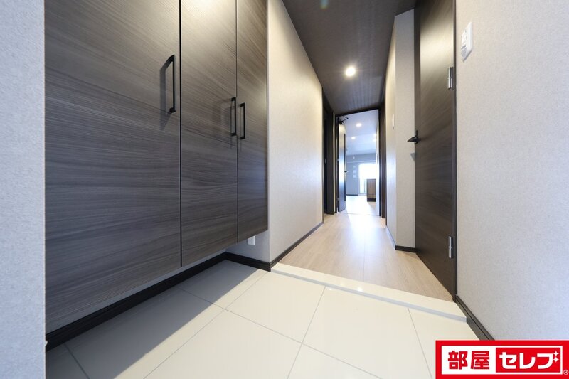 プレサンスロジェ上前津駅前 THE RESIDENCEの玄関写真