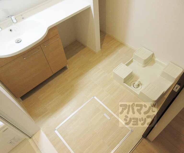 洗面設備　脱衣所も広め