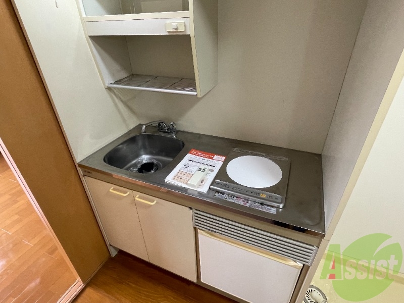 キッチン　ＩＨの一口コンロも設置済みで手軽にお料理ができますね