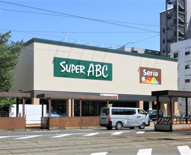 スーパー　ＳＵＰＥＲ　ＡＢＣ上一万店（スーパー）まで422m