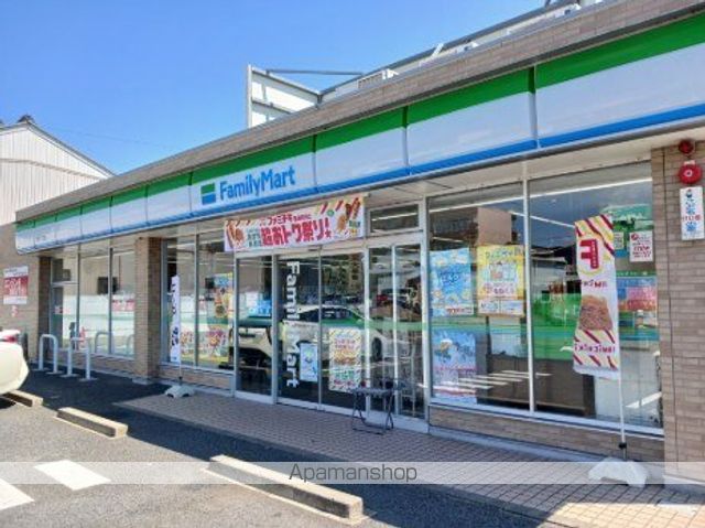 コンビニ　ファミリーマート（コンビニ）まで300m