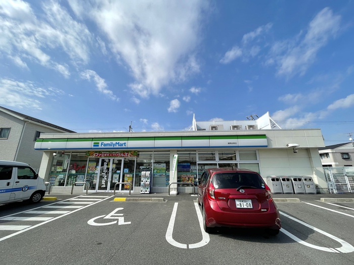 コンビニ　ファミリーマート 湖南岩根店（コンビニ）まで210m