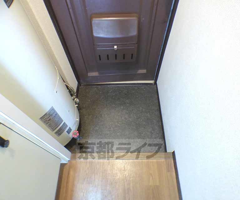 地下鉄烏丸線 北大路駅 徒歩10分 3階建 築46年の玄関写真