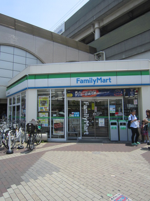 コンビニ　ファミリーマート（コンビニ）まで350m