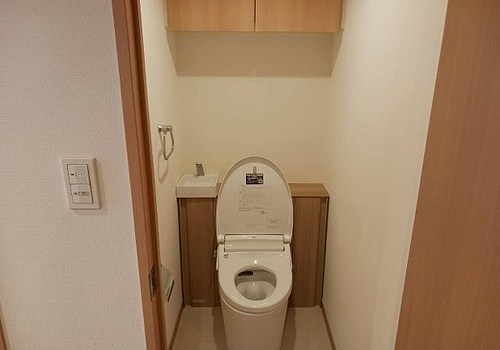 東急田園都市線 用賀駅 徒歩7分 12階建 築22年のトイレ写真