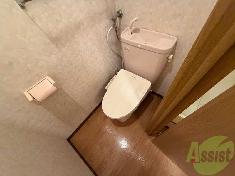 トイレ　ウォシュレット機能がついたトイレです。安心して使用できますね
