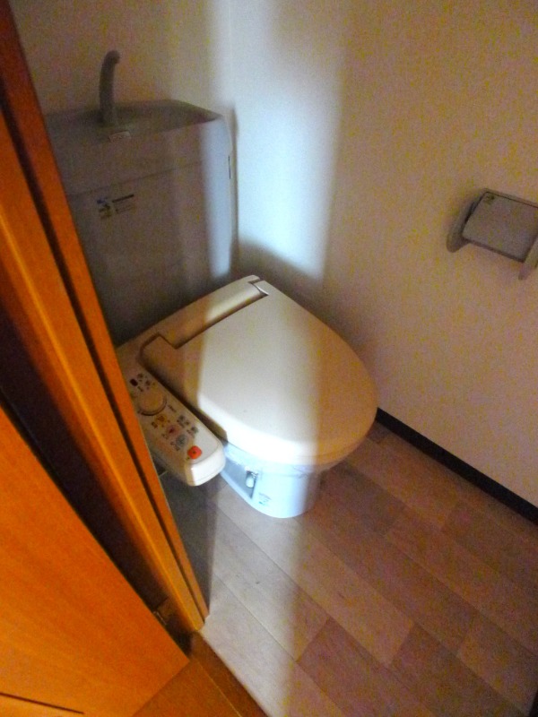 地下鉄名城線 矢場町駅 徒歩10分 8階建 築26年のトイレ写真
