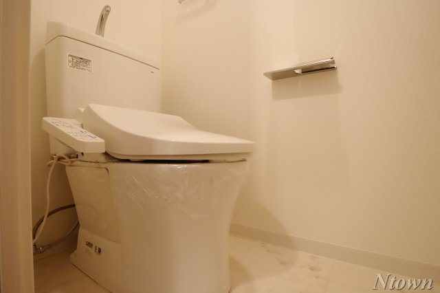 トイレ　落ち着いた色調のトイレです