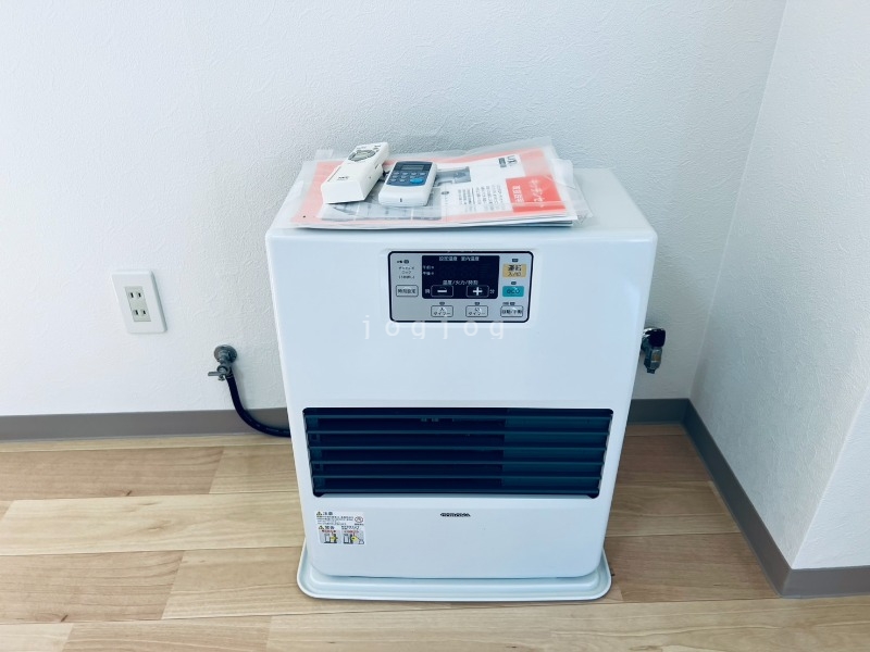 その他設備　冬はあったか灯油ストーブです。