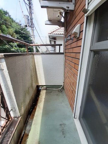 バルコニー　暖かな日差しのふりそそぐバルコニー