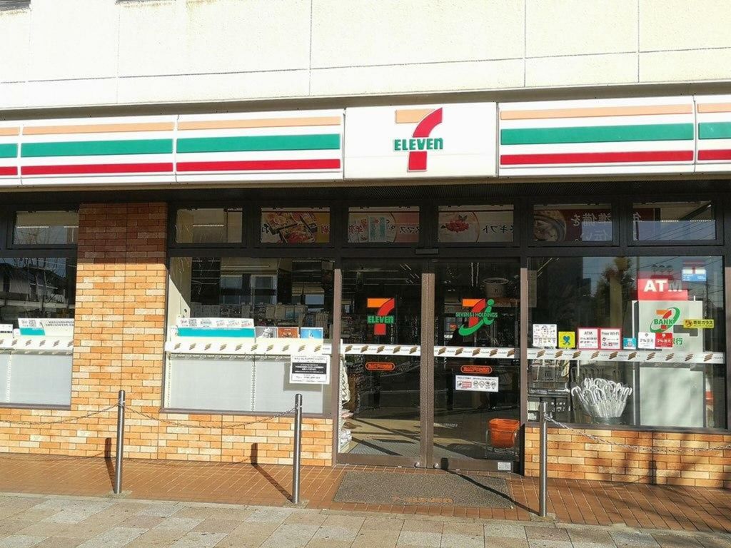 コンビニ　セブンイレブン（コンビニ）まで250m