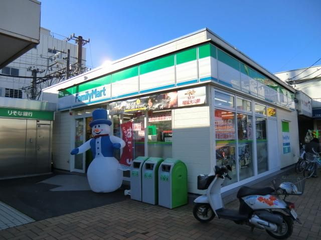 コンビニ　ファミリーマート（コンビニ）まで140m