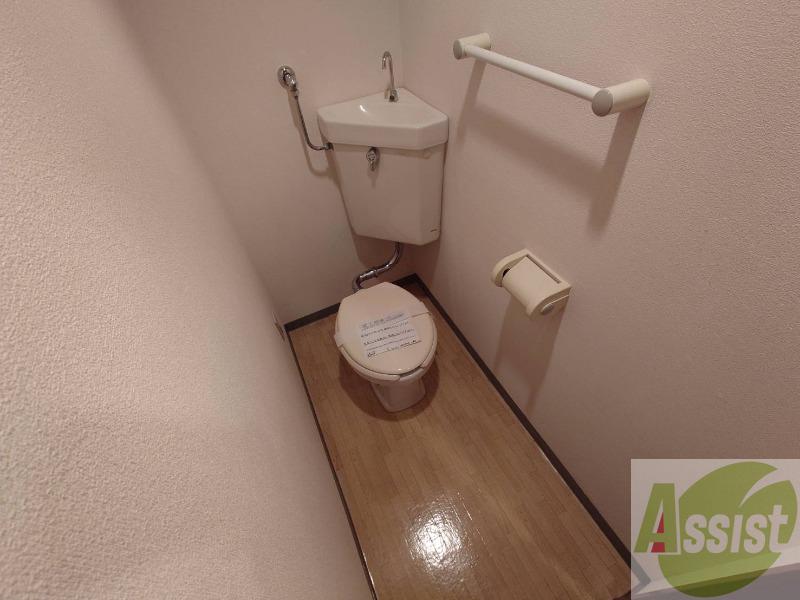 トイレ　こちらはトイレです。清潔感があり、安心して使用できます。