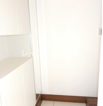 玄関　※別部屋参考写真です