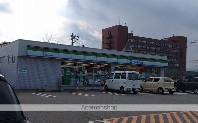 コンビニ　ファミリーマート（コンビニ）まで1020m