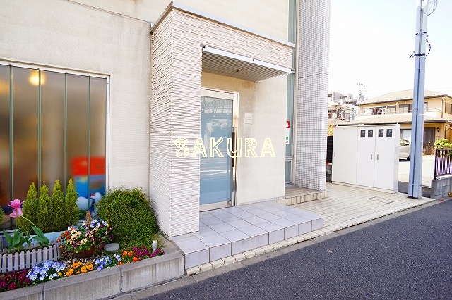 エントランス　お洒落な建物デザイン♪