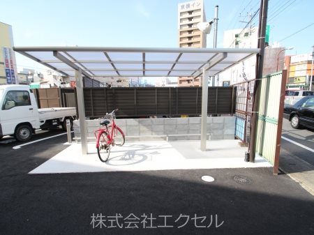 その他共有部分　屋根付きの駐輪場です。