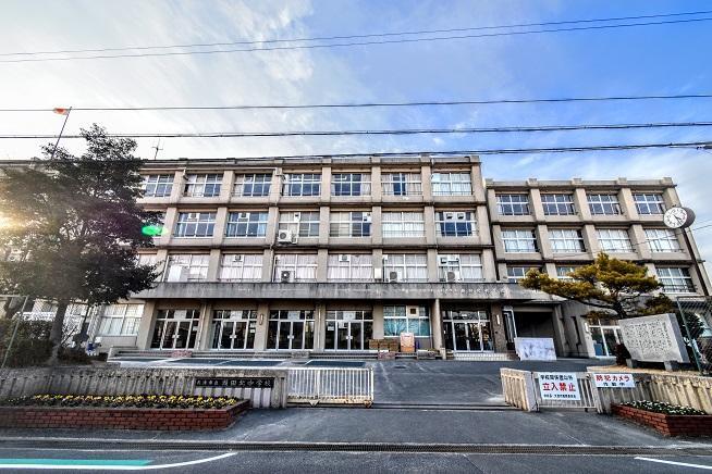 中学校　大津市立瀬田北中学校（中学校）まで882m