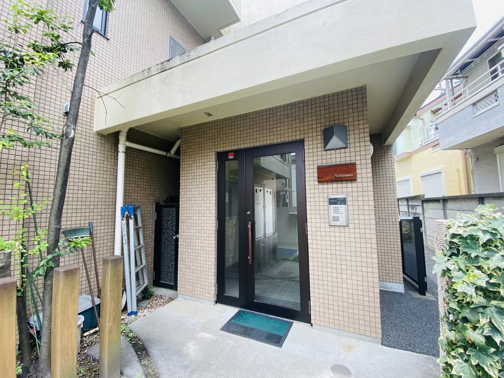 エントランス　同一建物内203号室内装写真転載