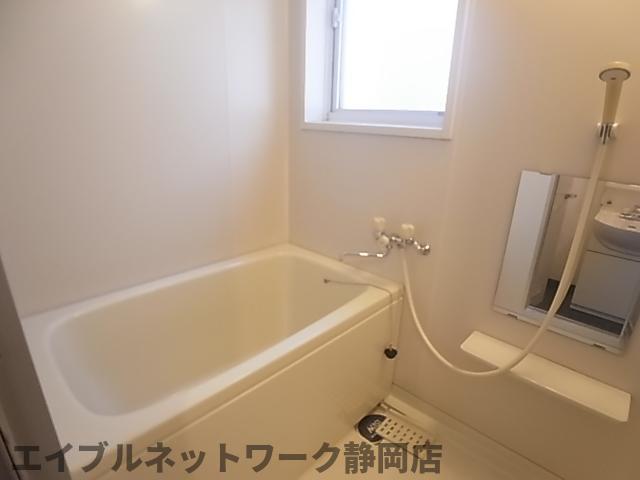 バス・シャワールーム　ゆったり過ごせるお風呂です