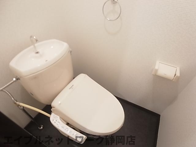 トイレ　落ち着いたトイレです