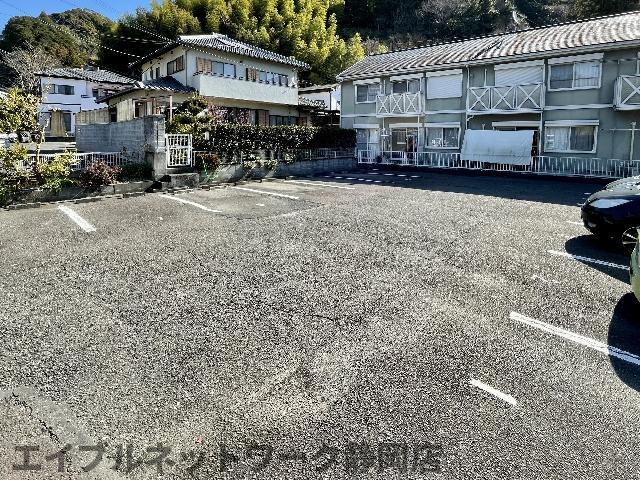 駐車場　駐車場に車を止められます
