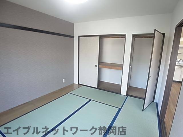 居室・リビング　落ち着いた雰囲気の和室付きです