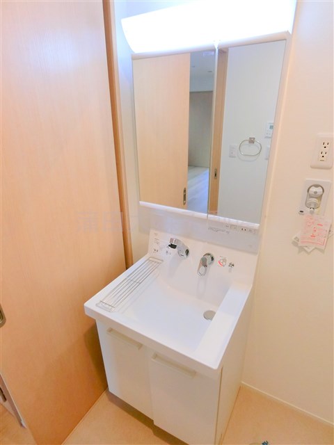 洗面設備　2面鏡の独立洗面台