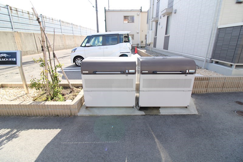 その他共有部分　ゴミ捨て場も敷地内でラクチン。
