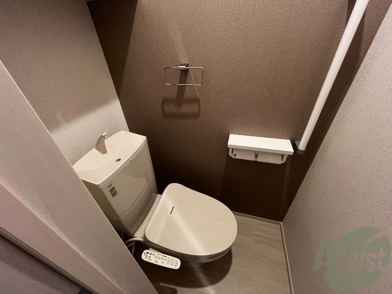 トイレ　清潔感のあるトイレで、嬉しいウォシュレット付き。