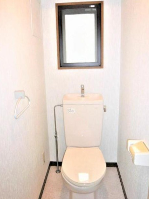 都営新宿線 森下駅 徒歩3分 8階建 築27年のトイレ写真
