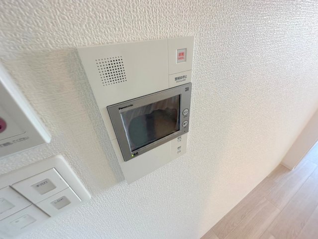 セキュリティ　TVモニターホンで来客が誰か確認してから開けて下さいね