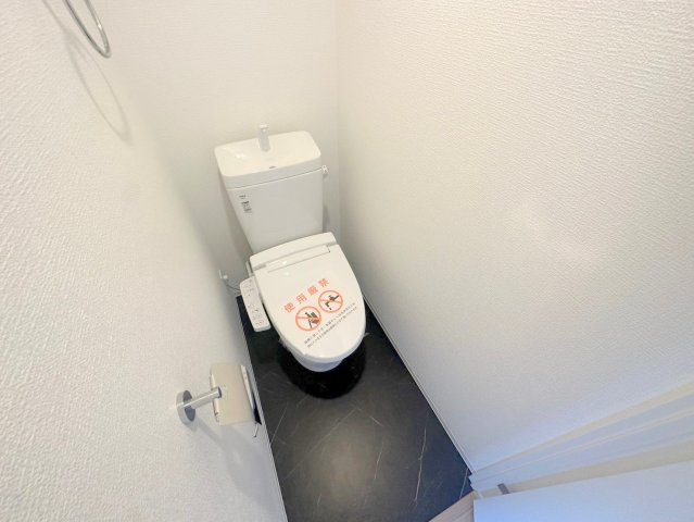 トイレ　綺麗なトイレにはウォシュレット標準装備です。