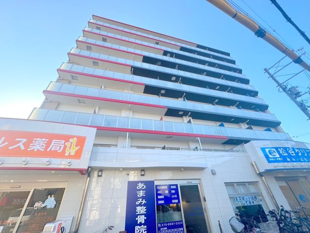 建物外観　存在感のある外観は落ちついた色合いで、堂々としていますね。