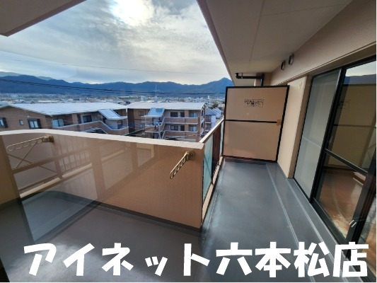 バルコニー　洗濯物はこちらへどうぞ。
